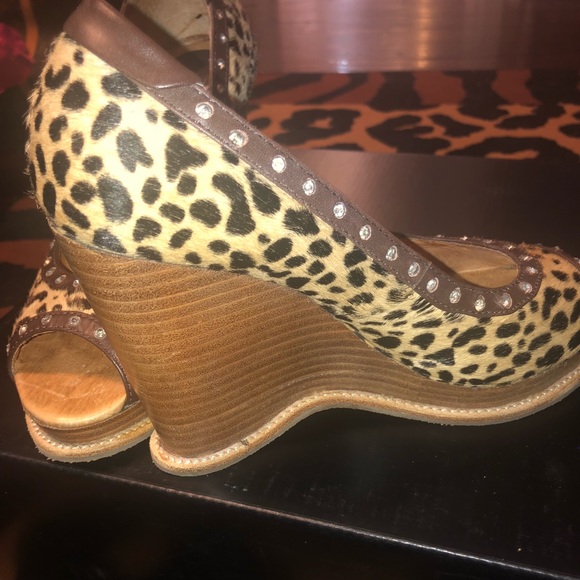 New yellow box wedges leopard print size 6 - Picture 3 of 3